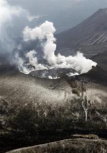 日本新燃岳火山噴發