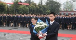 四川西南航空專修學院未來的空姐空少在低碳祭祖