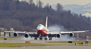 波音747-8洲際客機首飛