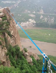 （圖）Slackline 直譯為走軟繩