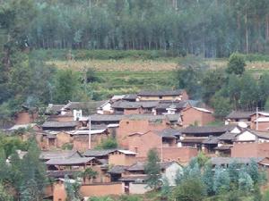 大黃草壩村近景