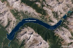 衛星拍到加拿大Z字形寶石藍色湖泊