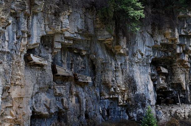 三峽巫山縣古墓 恐現一種特殊的“墓葬”，讓眾多遊客受驚不已