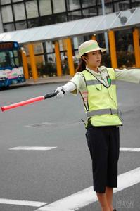 東京街頭的女交通協管員