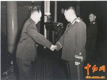 1952年聶榮臻在蘇聯為韓振紀授中將銜