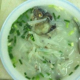 金針菇鯽魚湯