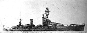 三視圖（1944年） 概觀 艦種 戰艦 艦級 扶桑型（一號艦） 製造廠 吳海軍工廠 下水 1914年3月28日 服役 1915年11月8日 結局 1944年10月25日戰沒 除籍 1945年8月31日 技術數據 基準排水量 29,330噸 滿載排水量 39,154噸 全長 205.13米 全寬 28.65米 吃水 8.7米 動力 柯帝士·布朗式渦輪引擎（2座4軸）宮原式鍋爐24座 功率 40,000匹 最高速度 22.5節 續航距離 8,000浬（14節） 乘員 1400人 艦載機 3架 武器裝備 35.6厘米連裝主炮6座12門15厘米單裝副炮16座16門53厘米水中魚雷發射管6門 裝甲 舷側305毫米甲板64毫米