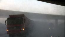 新疆部分路段遭遇“風吹雪”