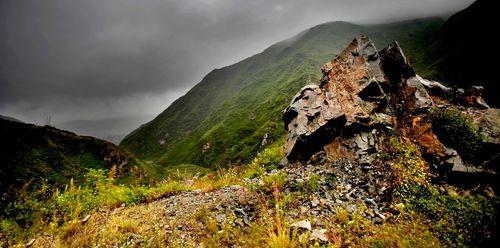 吹麻灘鎮一帶山峰