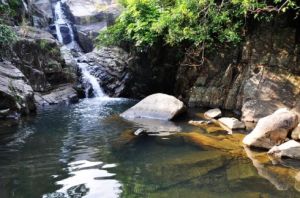 羅琴山九龍峽漂流