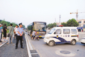 民警在現場警戒封鎖