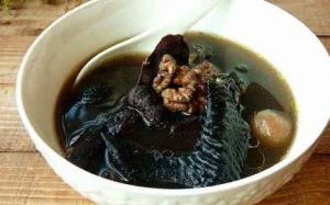 核桃萸肉烏雞湯 核桃萸肉烏雞湯