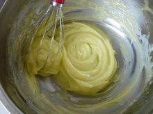 攪拌蛋黃醬過程
