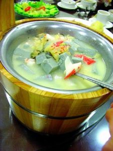 菠菜滾鯪魚滑湯