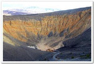 美國死亡谷里的死火山口