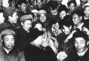 （圖）劉少奇1958年10月16日來臥龍湖視察