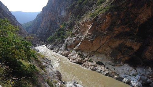 白龍江迭部縣尼傲峽谷一段