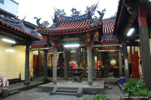 台北縣淡水龍山寺