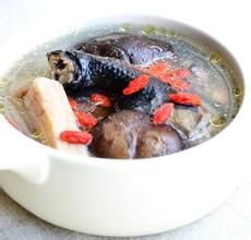 冬菇元肉烏雞湯