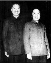 賀龍六十八歲壽辰時與夫人薛明合影