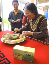 李秋涼與小麥草