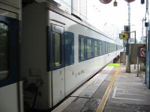 （圖）國產化普通型25T硬臥車經過香港沙田站