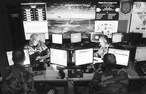 美軍網路戰司令部宣布成立後，已於2010年10月開始全面運作。圖為美空軍網路戰司令部工作場景。