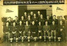 1947年東華足球隊甲組聯賽奪冠合影