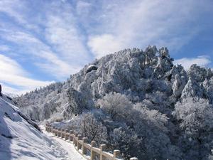 平崗積雪