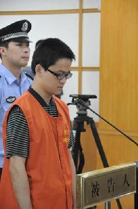 7月20日，被告人胡斌正在被告席上接受審判。