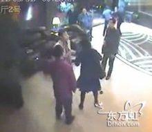 宜賓群男毆打婦女事件截圖