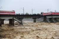 寶成鐵路廣漢段石亭江鐵路大橋被洪水沖斷