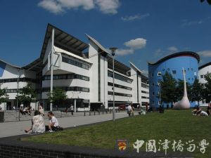 東倫敦大學