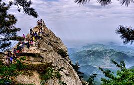 龜峰山[湖北省麻城市境內山峰]