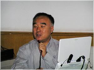 清華大學新聞傳播學院常務副院長李希光教授