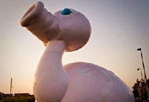 芬蘭圖爾庫市的“豬嘴鴨”雕塑