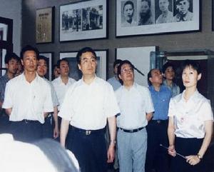 1999年6月21日，胡錦濤同志參觀古田會議紀念館
