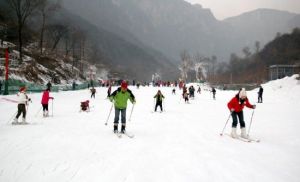 萬仙山郭亮滑雪場