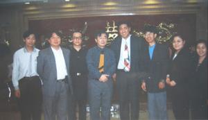 天津選手和邢小泉（左5）盛琦（左4）合影