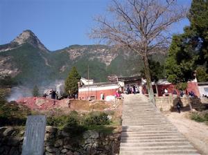 香山寺正門一景