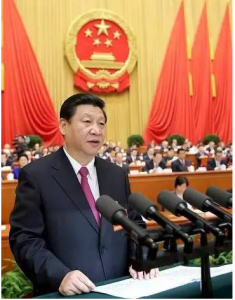 圖為：2013年3月17日，第十二屆全國人民代表大會第一次會議在北京人民大會堂舉行閉幕會。這是中華人民共和國主席習近平發表重要講話。