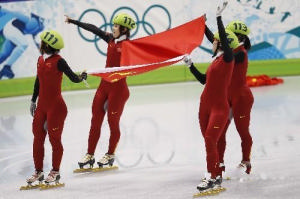 2010年溫哥華冬奧會短道速滑女子3000米接力決賽在溫哥華太平洋體育館奪得冠軍後歡慶