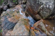 鐵山中的山泉流水