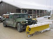 （圖）在科索沃美國陸軍第27工兵營里一台現役、裝備雪犁的悍馬