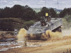 “皮蘭哈”V輪式裝甲車