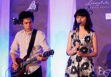 SHE & HIM 在表演中