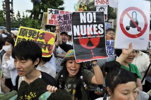 日本民眾抗議