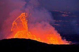 尼拉貢戈火山