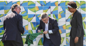 2016年8月1日，在距離里約奧運會開幕還有四天的時候，奧林匹克休戰牆在里約奧運村設立。