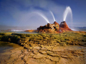 黑岩沙漠間歇噴泉